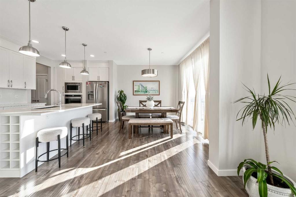 240 Lucas Crescent Nw, Calgary, AB - Indoor