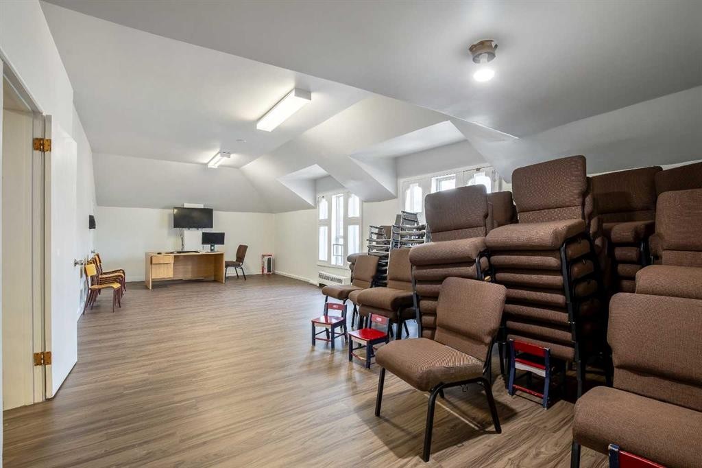 1405 8 Avenue Se, Calgary, AB