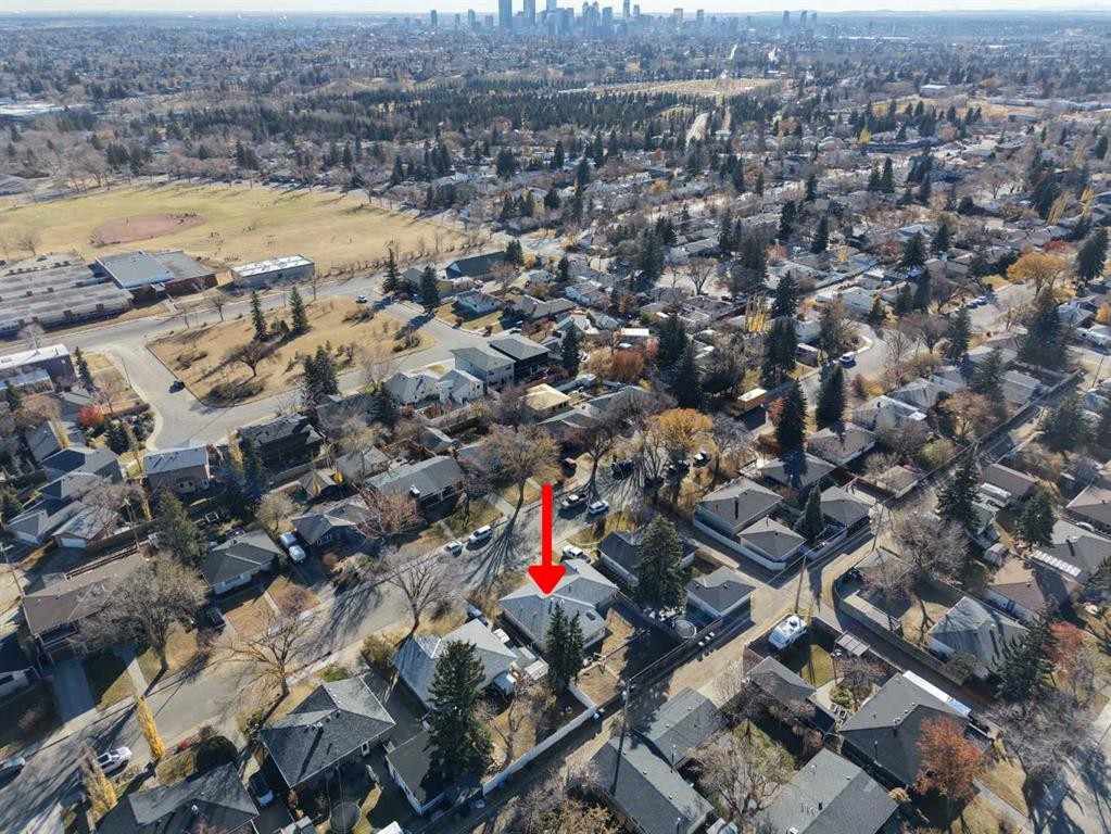 91 Holly Street Nw, Calgary, AB - Outdoor With View