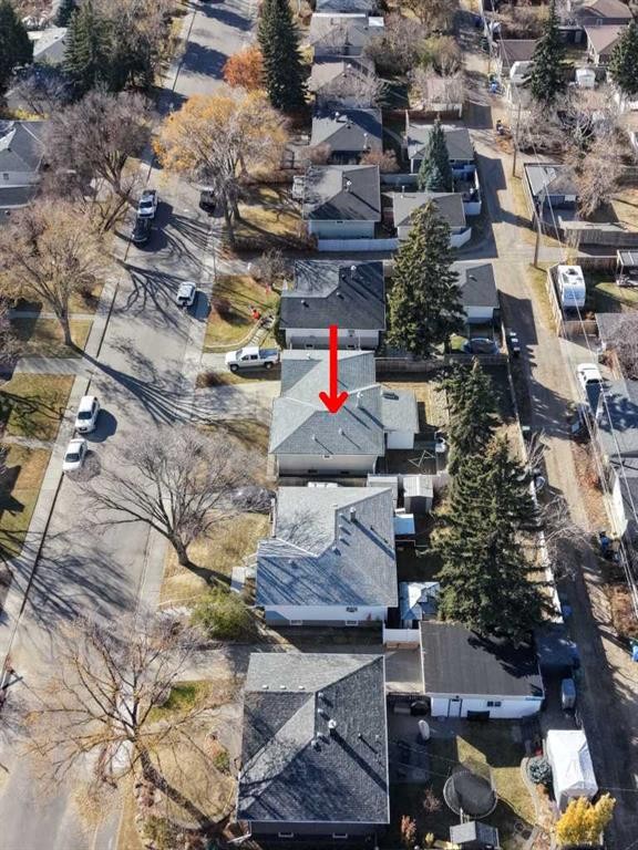 91 Holly Street Nw, Calgary, AB - Outdoor With View