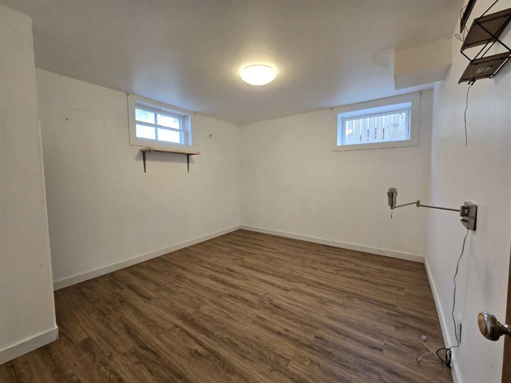 91 Holly Street Nw, Calgary, AB - Indoor