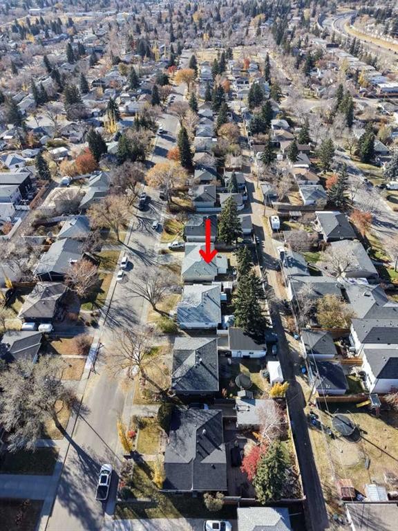 91 Holly Street Nw, Calgary, AB - Outdoor With View
