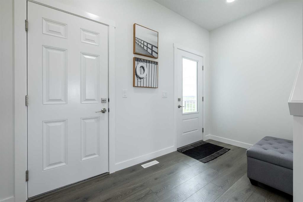 71 Heritage Manor, Cochrane, AB - Indoor Photo Showing Other Room