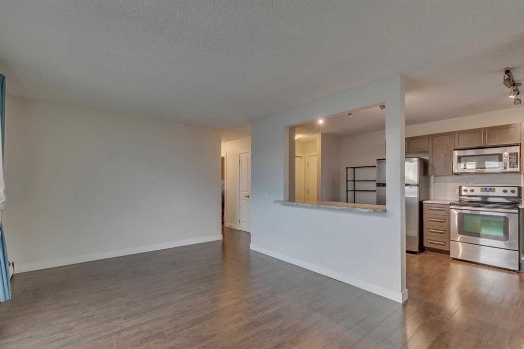 401-2203 14 Street Sw, Calgary, AB - Indoor Photo Showing Kitchen