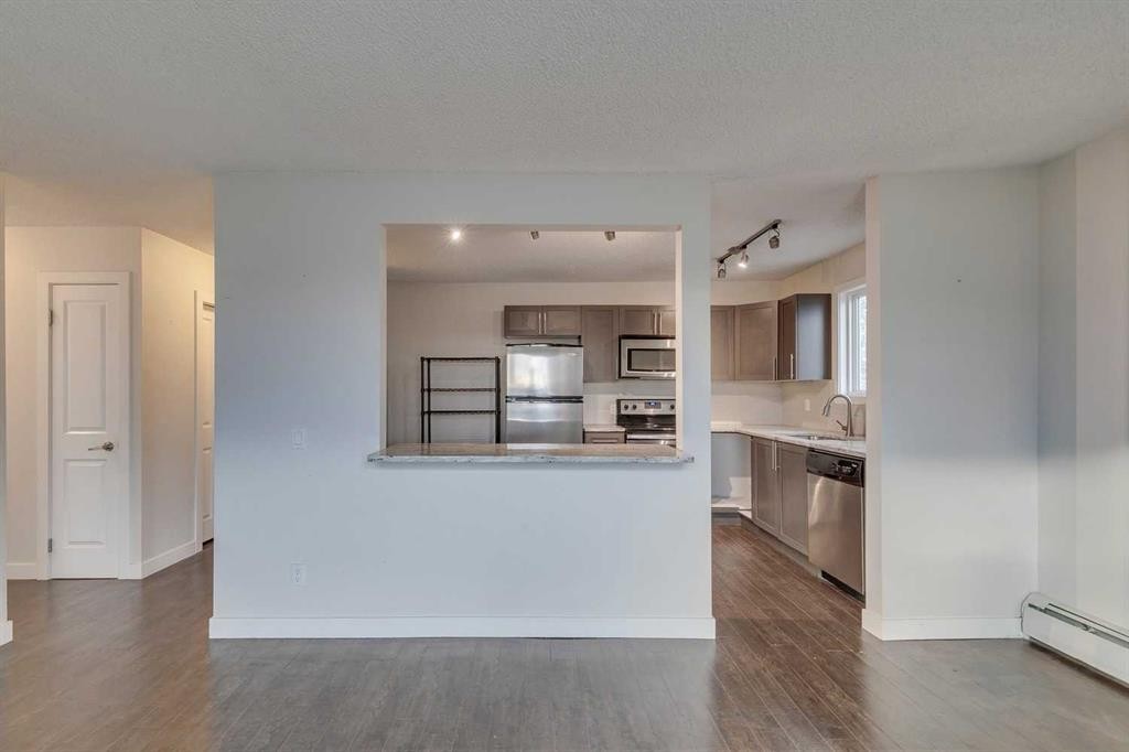 401-2203 14 Street Sw, Calgary, AB - Indoor Photo Showing Kitchen