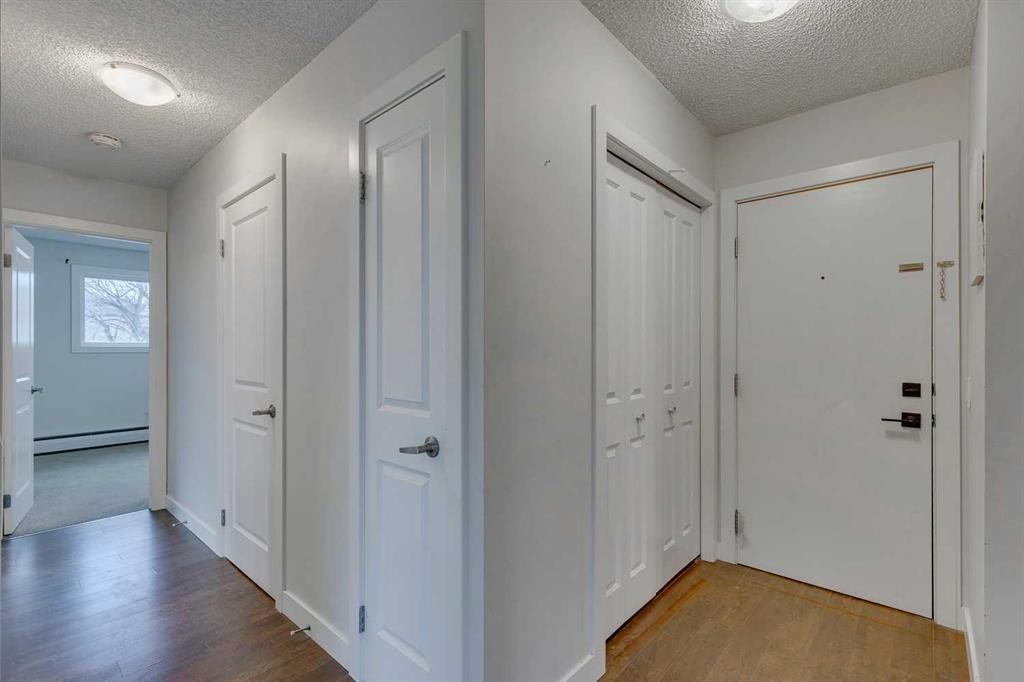401-2203 14 Street Sw, Calgary, AB - Indoor Photo Showing Other Room