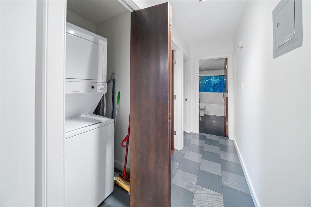 406-1420 Memorial Drive Nw, Calgary, AB - Indoor Photo Showing Laundry Room