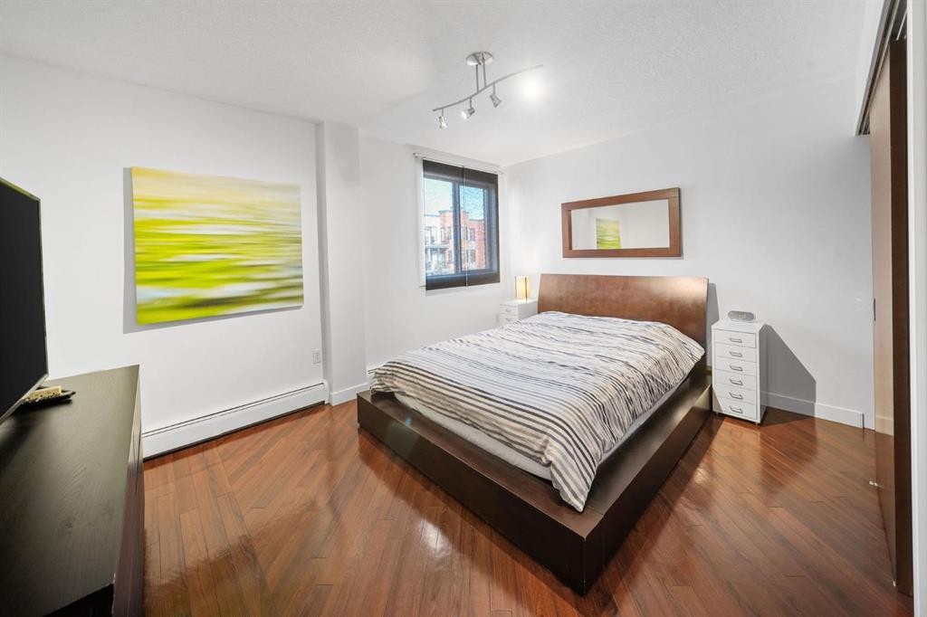 406-1420 Memorial Drive Nw, Calgary, AB - Indoor Photo Showing Bedroom