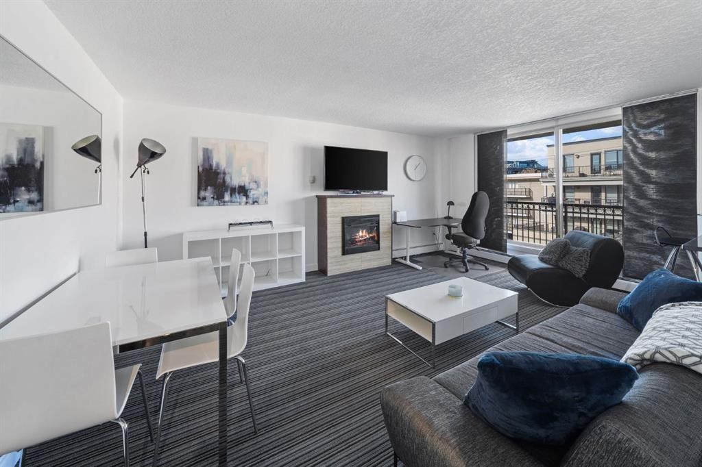 406-1420 Memorial Drive Nw, Calgary, AB - Indoor Photo Showing Living Room With Fireplace