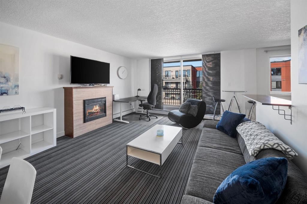 406-1420 Memorial Drive Nw, Calgary, AB - Indoor Photo Showing Living Room With Fireplace