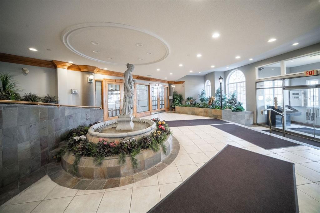 207-200 Lincoln Way Sw, Calgary, AB - Indoor Photo Showing Other Room