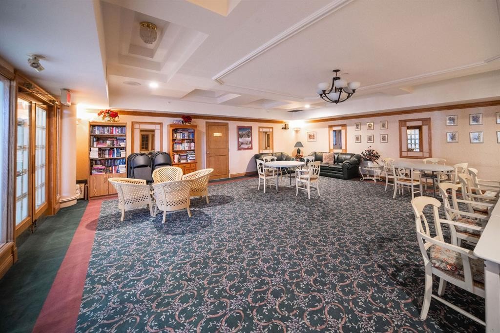 207-200 Lincoln Way Sw, Calgary, AB - Indoor Photo Showing Other Room