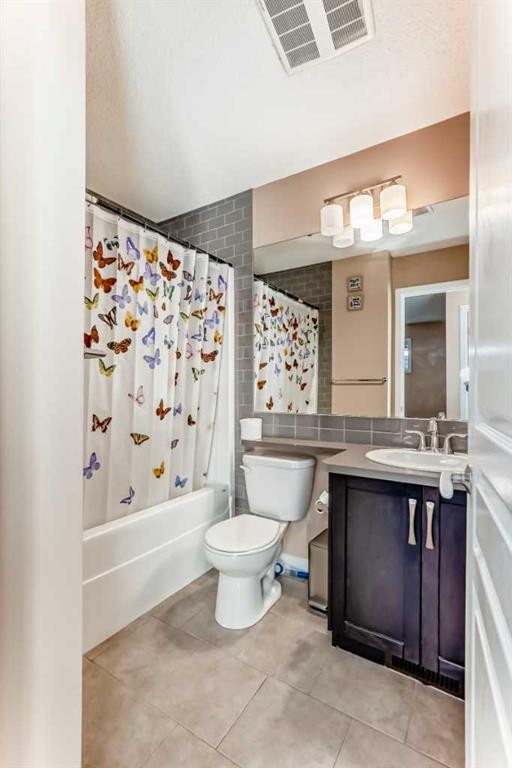 367 Auburn Crest Way Se, Calgary, AB - Indoor Photo Showing Bathroom