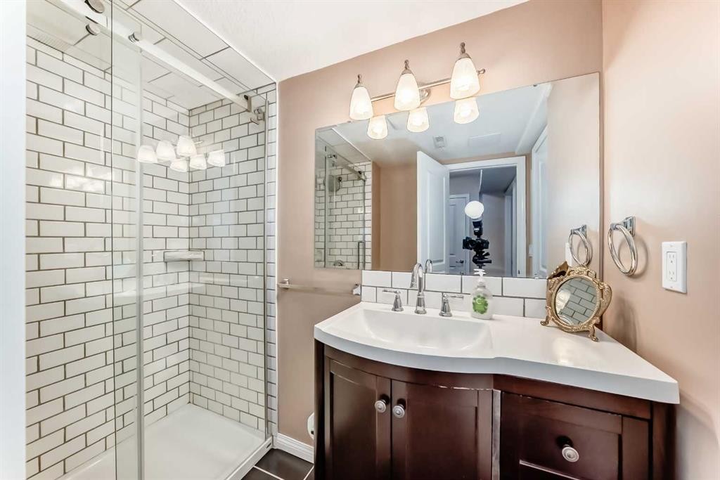 367 Auburn Crest Way Se, Calgary, AB - Indoor Photo Showing Bathroom