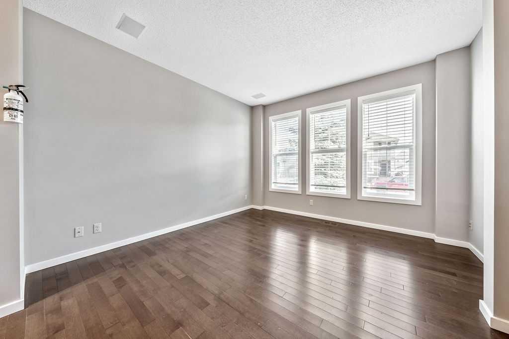 37 Marquis Common Se, Calgary, AB - Indoor Photo Showing Other Room