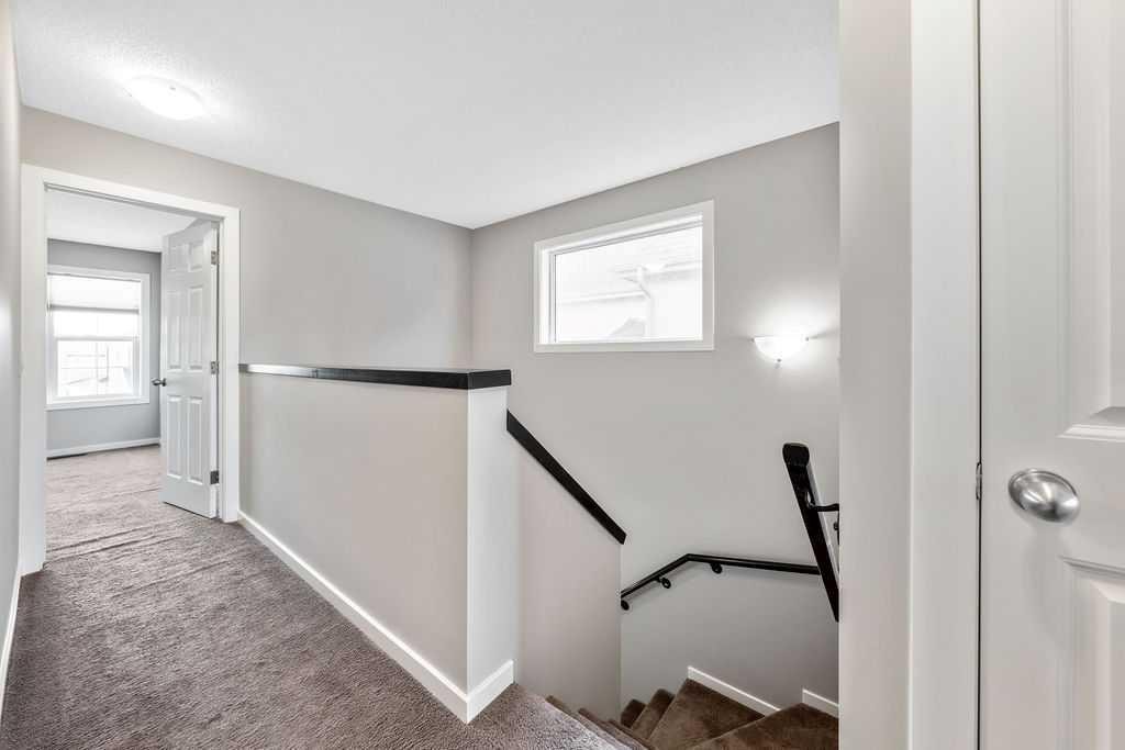 37 Marquis Common Se, Calgary, AB - Indoor Photo Showing Other Room