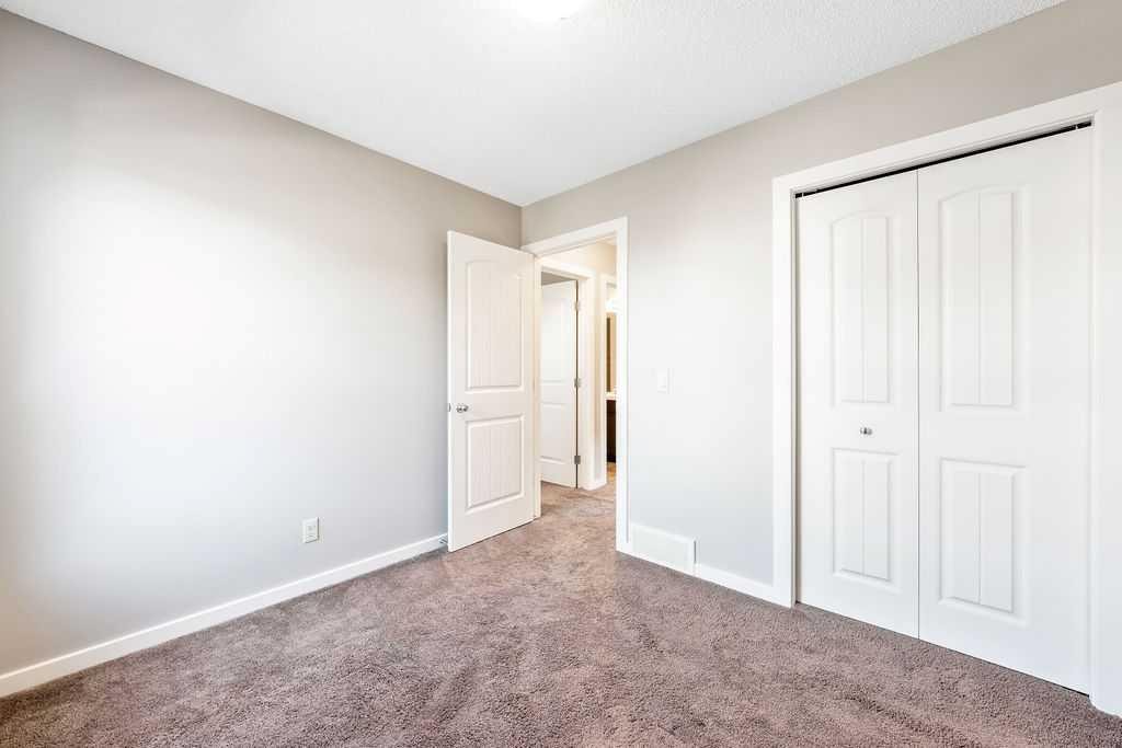37 Marquis Common Se, Calgary, AB - Indoor