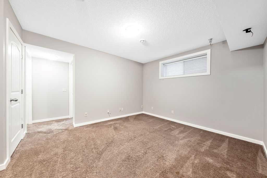 37 Marquis Common Se, Calgary, AB - Indoor Photo Showing Other Room
