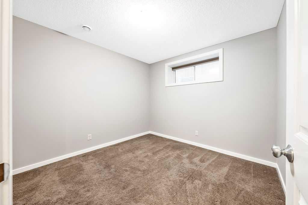 37 Marquis Common Se, Calgary, AB - Indoor Photo Showing Other Room