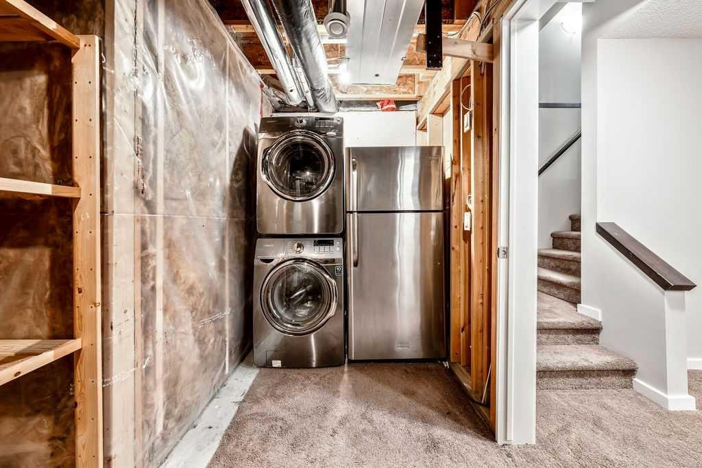 37 Marquis Common Se, Calgary, AB - Indoor Photo Showing Laundry Room