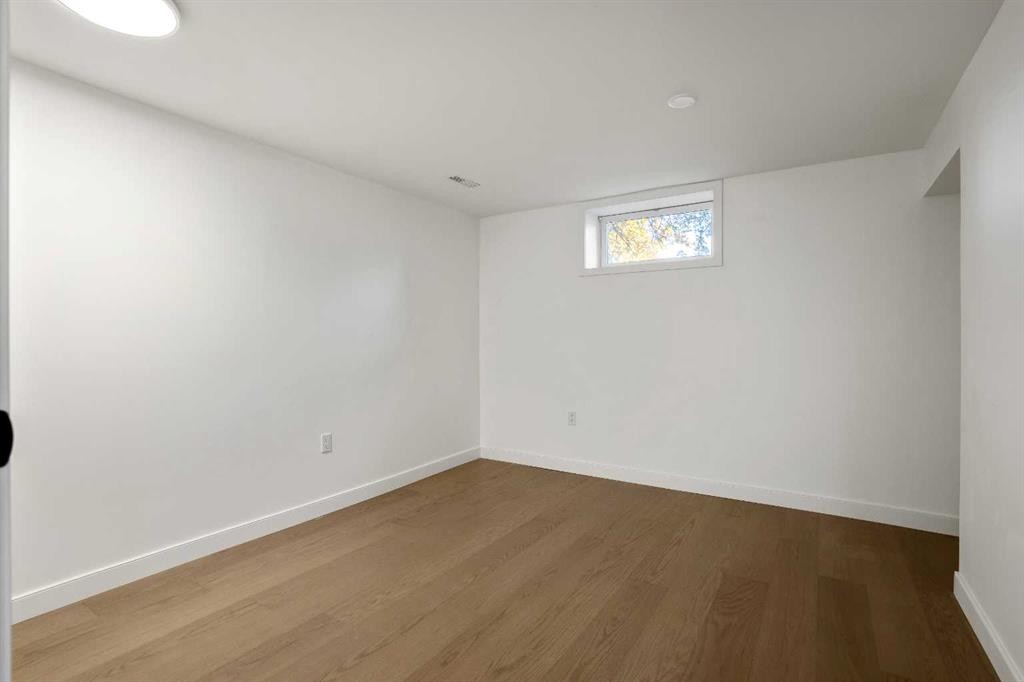 4703 40 Avenue Sw, Calgary, AB - Indoor Photo Showing Other Room