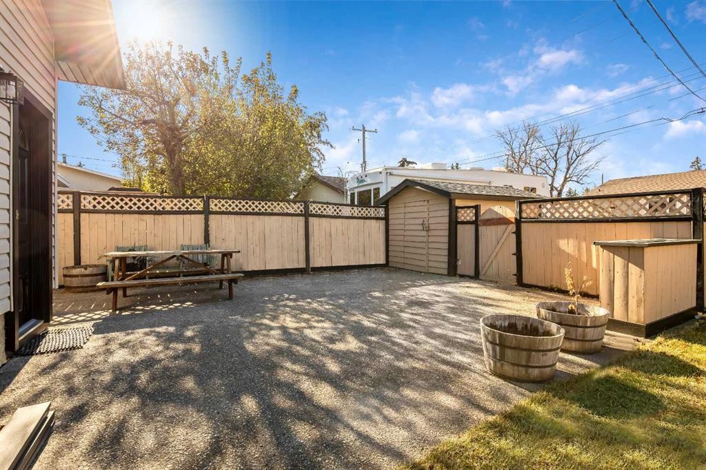 4703 40 Avenue Sw, Calgary, AB - Outdoor