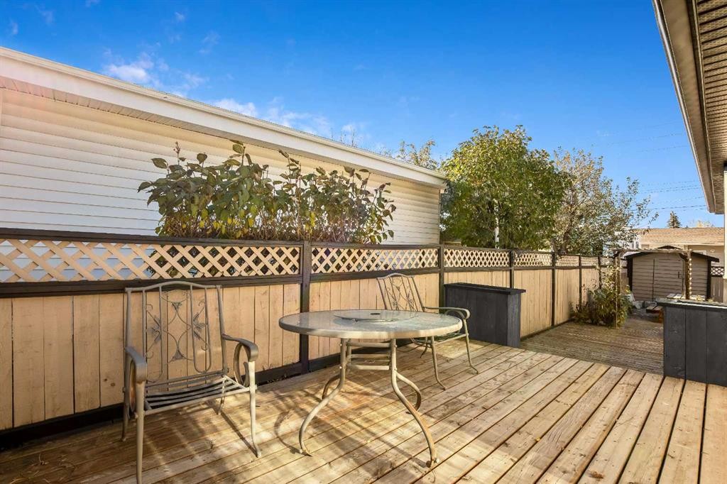 4703 40 Avenue Sw, Calgary, AB - Outdoor With Deck Patio Veranda With Exterior