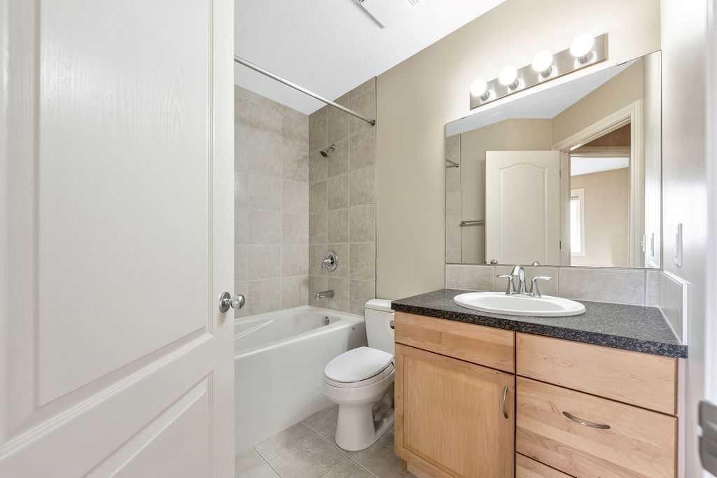 313 Strathcona Circle, Strathmore, AB - Indoor Photo Showing Bathroom