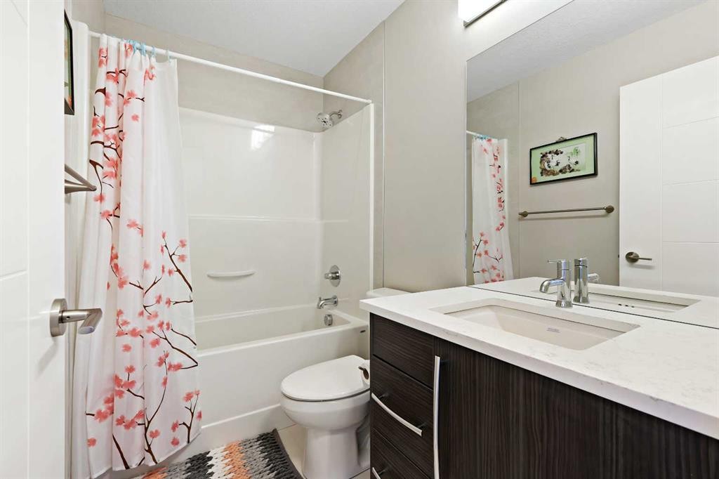 357 Sage Hill Circle Nw, Calgary, AB - Indoor Photo Showing Bathroom