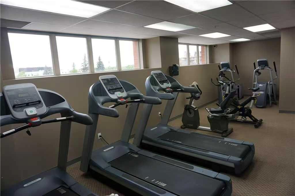 1411-1053 10 Street Sw, Calgary, AB - Indoor Photo Showing Gym Room