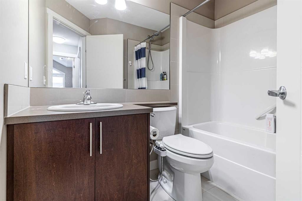 535 Redstone View Ne, Calgary, AB - Indoor Photo Showing Bathroom