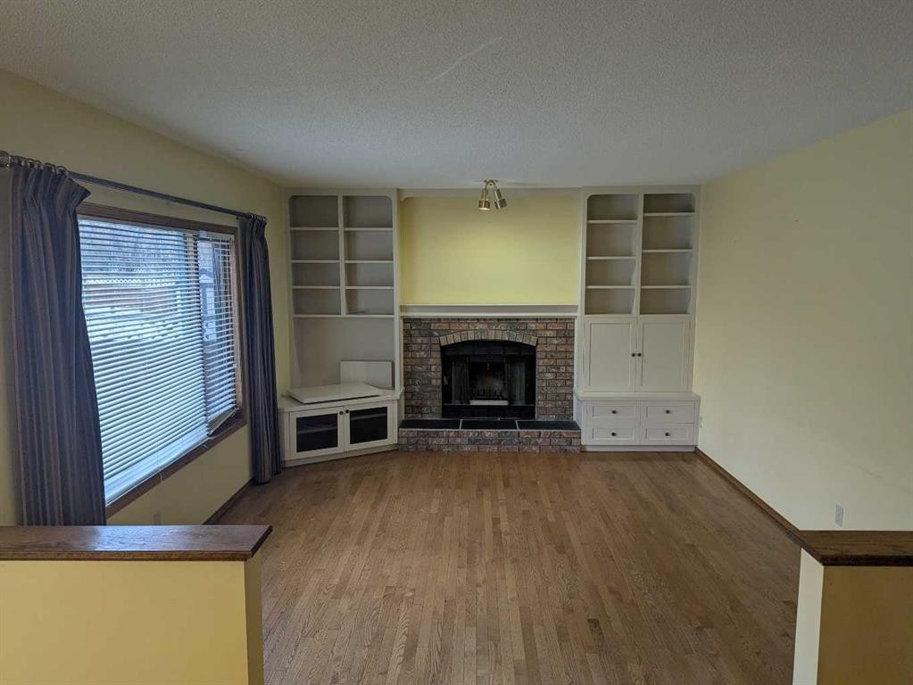 165 Woodford Drive Sw, Calgary, AB - Indoor Photo Showing Living Room With Fireplace