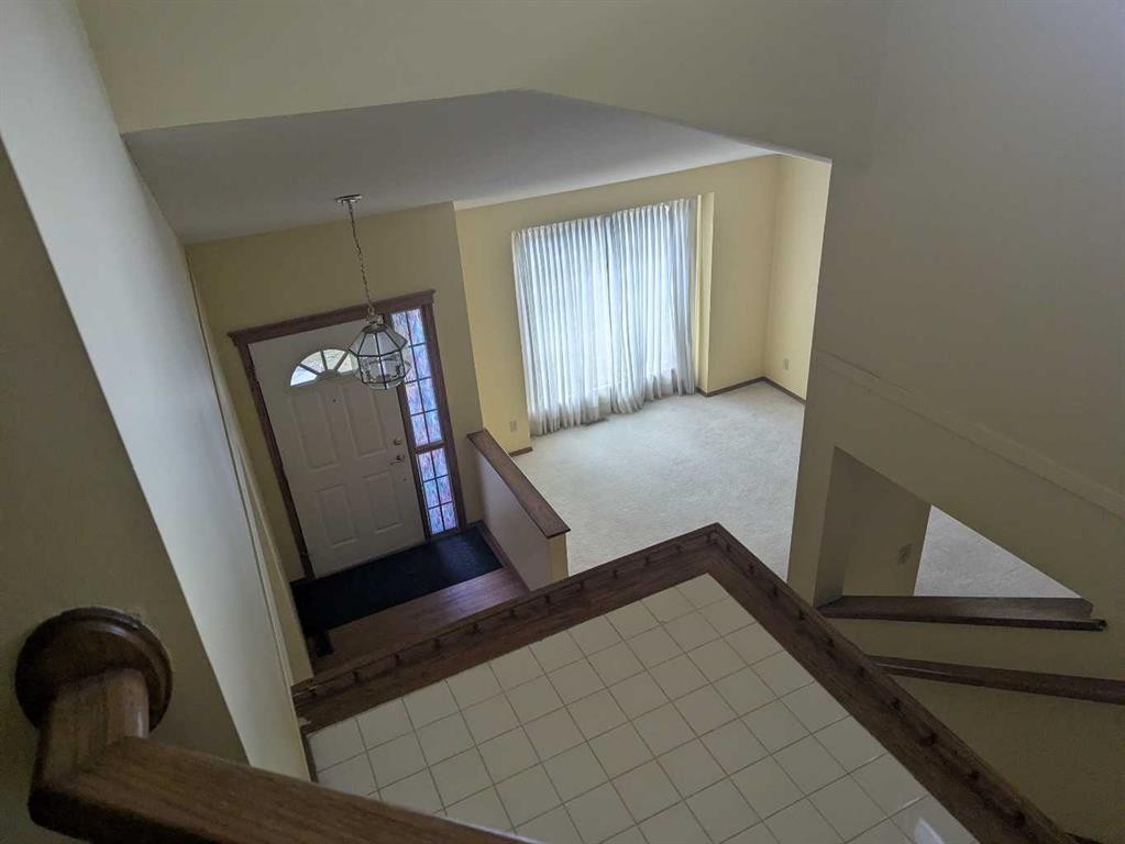 165 Woodford Drive Sw, Calgary, AB - Indoor