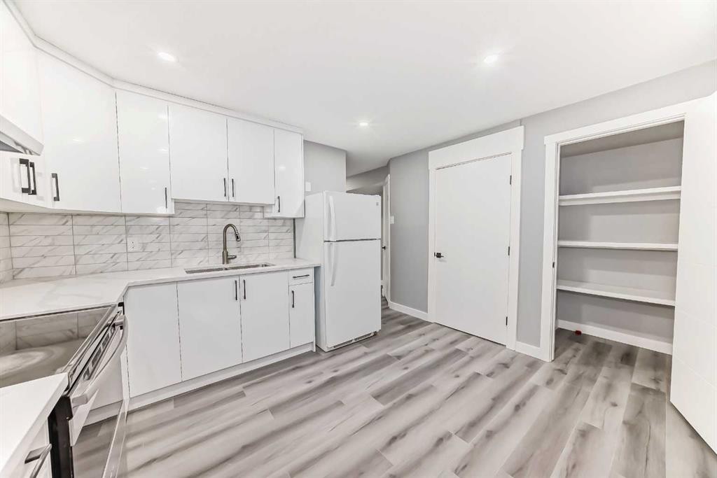 110 Falmere Way Ne, Calgary, AB - Indoor Photo Showing Kitchen