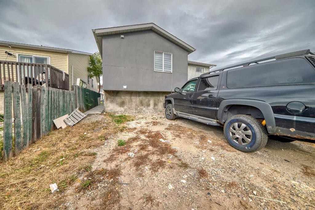 110 Falmere Way Ne, Calgary, AB -