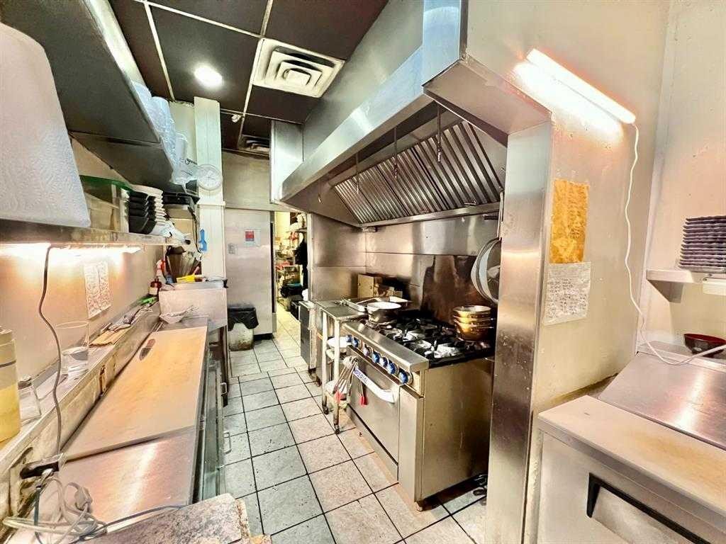 920 36 Street Ne, Calgary, AB