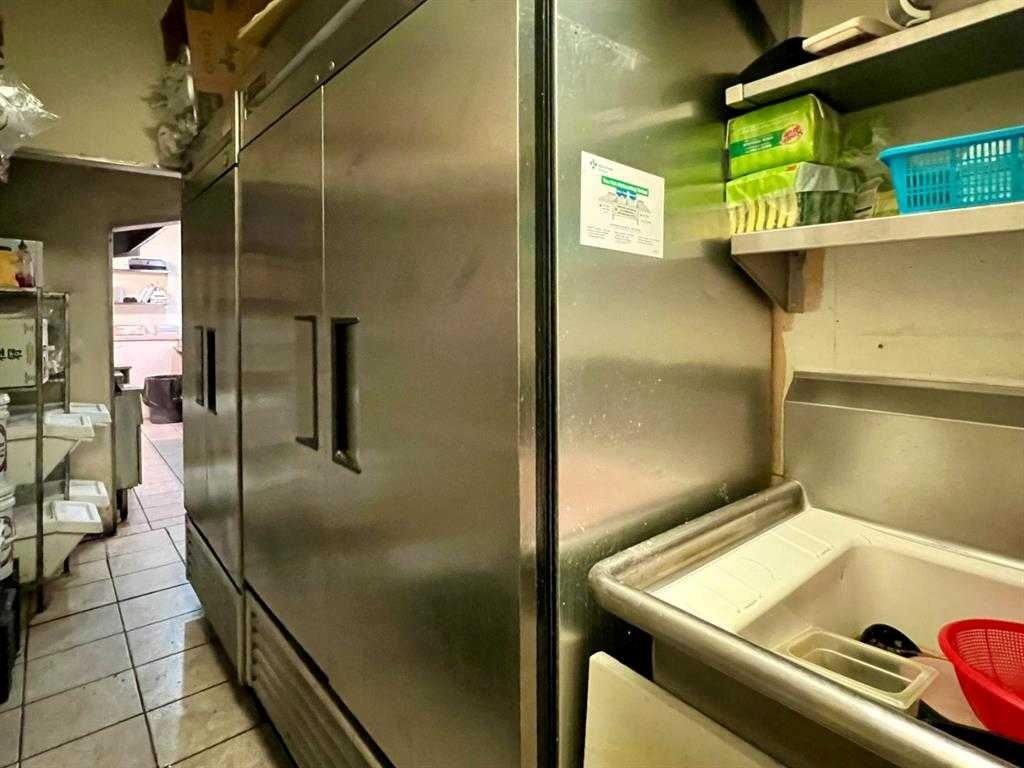 920 36 Street Ne, Calgary, AB