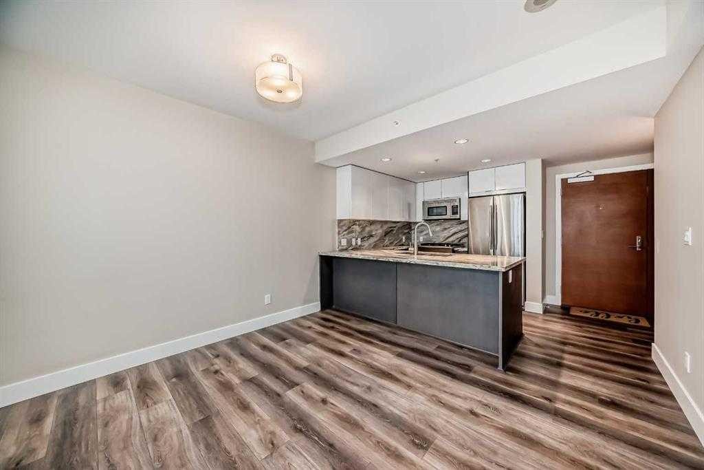 307-519 Riverfront Avenue Se, Calgary, AB - Indoor Photo Showing Kitchen