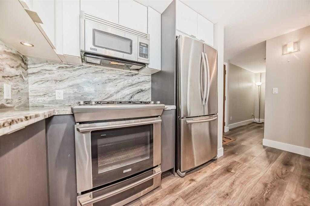 307-519 Riverfront Avenue Se, Calgary, AB - Indoor Photo Showing Kitchen