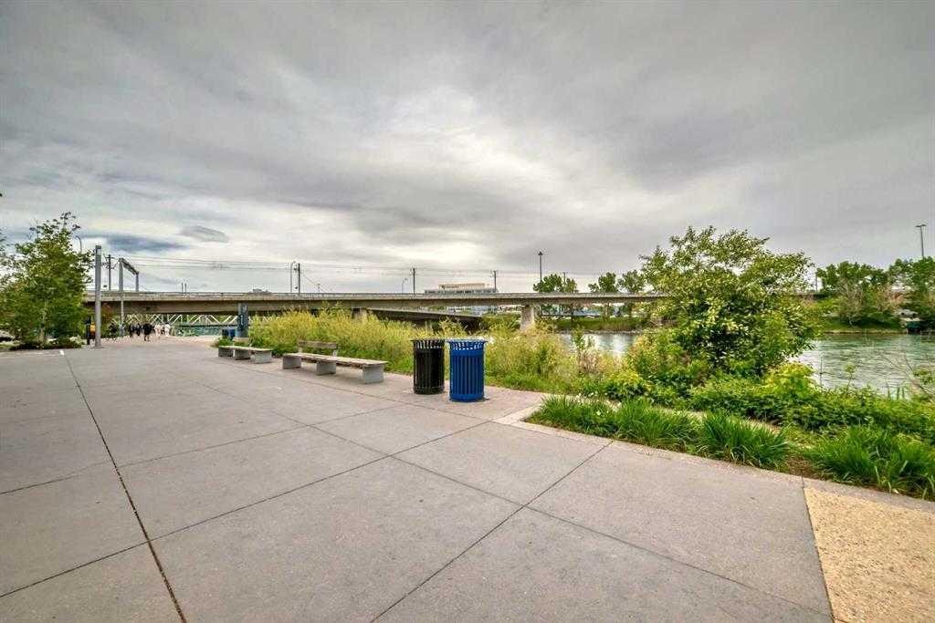 307-519 Riverfront Avenue Se, Calgary, AB - Outdoor