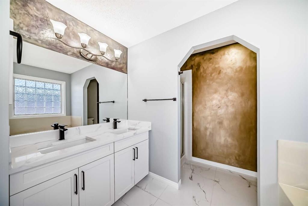 234 Millview Gardens Sw, Calgary, AB - Indoor Photo Showing Bathroom