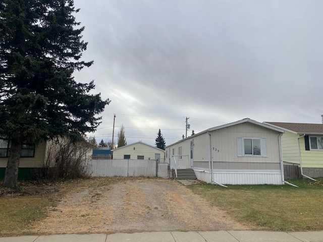 325 1 Street, Irricana, AB - Outdoor