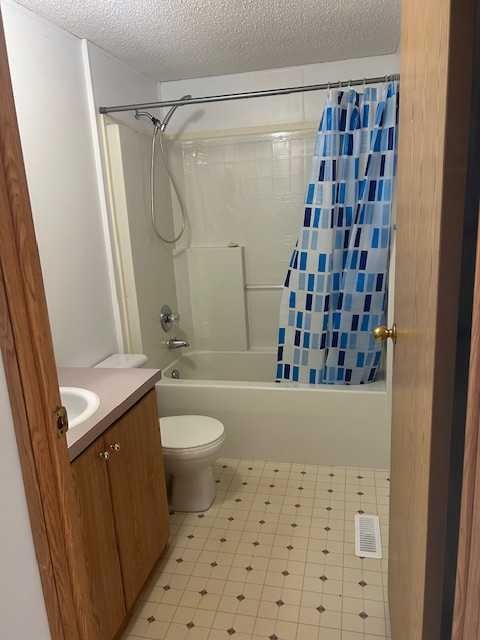 325 1 Street, Irricana, AB - Indoor Photo Showing Bathroom