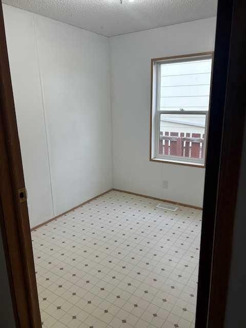 325 1 Street, Irricana, AB - Indoor Photo Showing Other Room