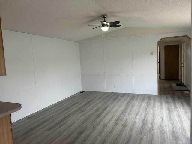 325 1 Street, Irricana, AB - Indoor Photo Showing Other Room
