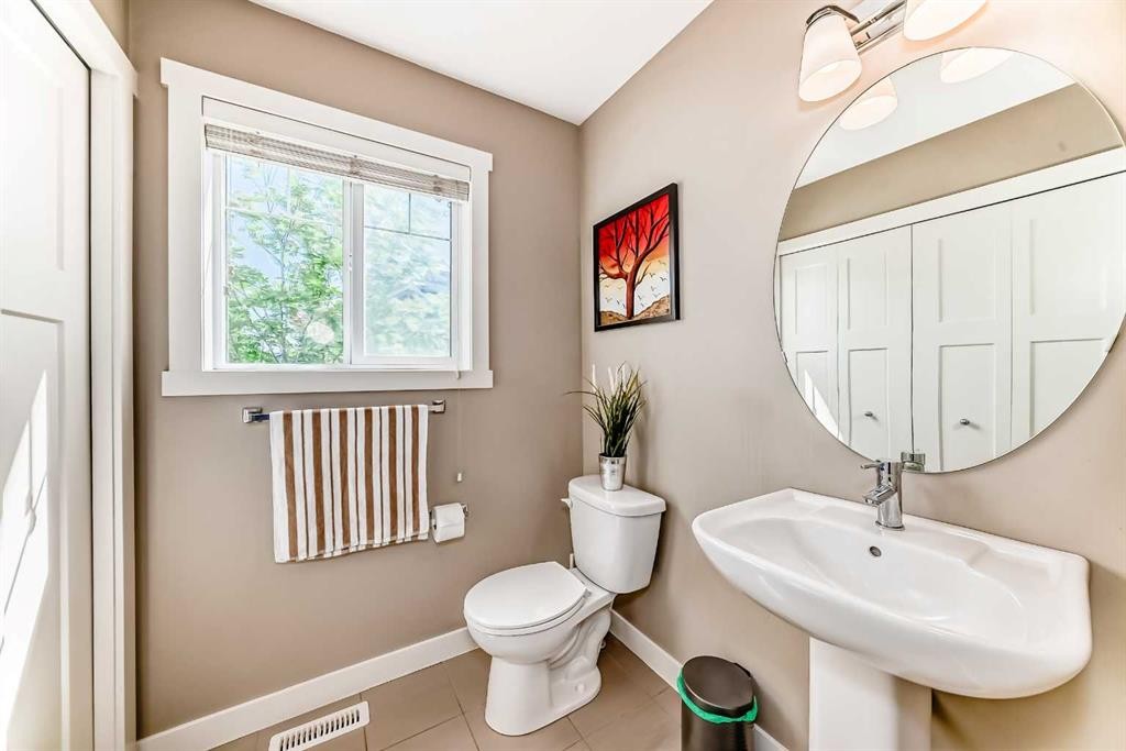 824 Skyview Ranch Grove Ne, Calgary, AB - Indoor Photo Showing Bathroom