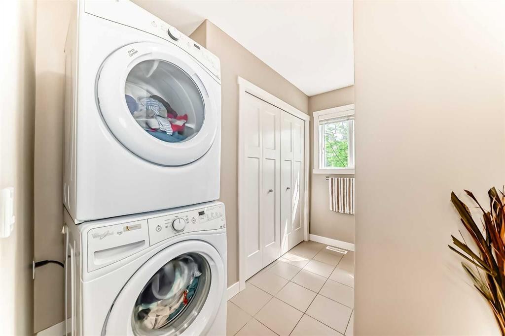824 Skyview Ranch Grove Ne, Calgary, AB - Indoor Photo Showing Laundry Room