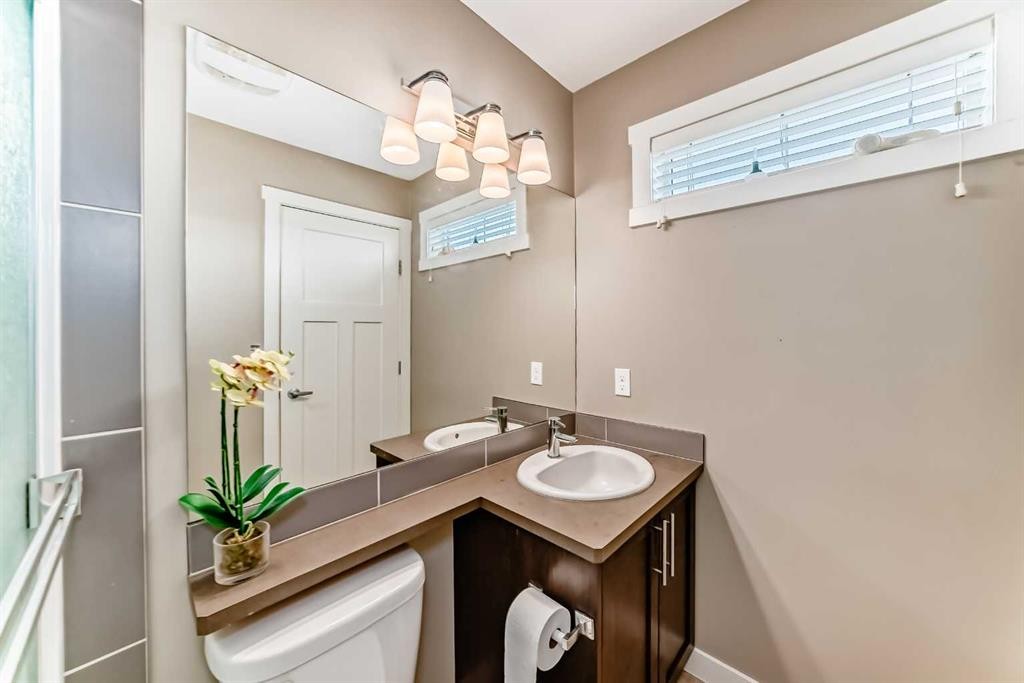824 Skyview Ranch Grove Ne, Calgary, AB - Indoor Photo Showing Bathroom