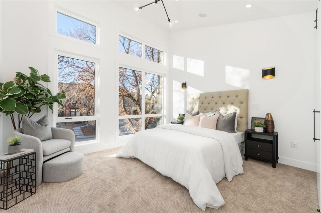 1444 43 Street Sw, Calgary, AB - Indoor Photo Showing Bedroom