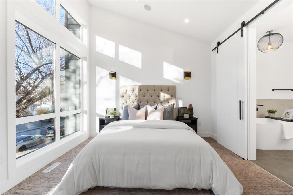 1444 43 Street Sw, Calgary, AB - Indoor Photo Showing Bedroom
